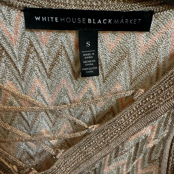 WHITE HOUSE BLACK MARKET Peach Gold Metallic V Neck Sleeveless Zigzag Tank EUC - Picture 10 of 15